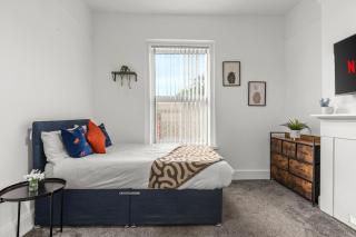 Groups - 8 plus DBed-zzz - 5 comfy separate bedrooms - Goole - 7