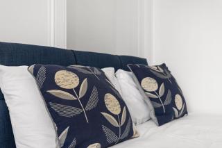 Groups - 8 plus DBed-zzz - 5 comfy separate bedrooms - Goole - 3