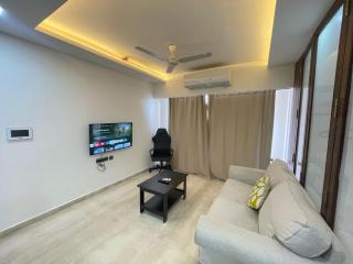 Business-Ready Apt near Jio World Centre 1BR Gym Pool WiFi - 8