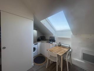 brand new bright studio - 2