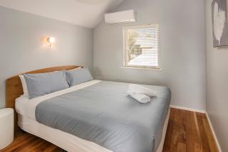 Beachside Retreat, WIFI, Kayaks, AC to all rooms - 6