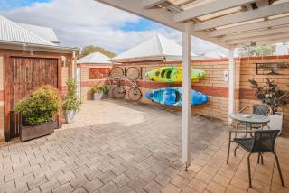 Beachside Retreat, WIFI, Kayaks, AC to all rooms - 8