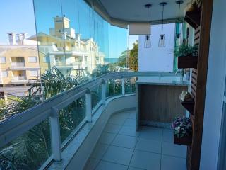 Apartamento de 3 dormitórios pé na areia em Canasvieiras, Florianópolis-SC - 1