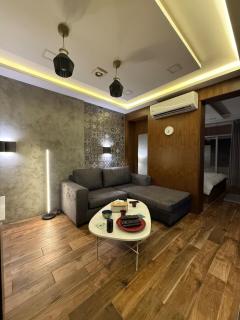 Luxury one bedroom apartment in um Uthaina - 2