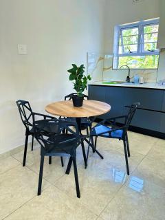 Lux Sleek City Haven - 6