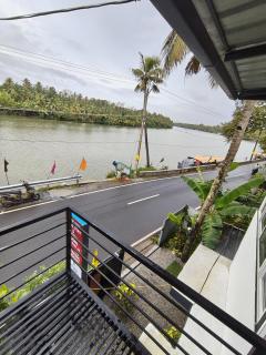 Munroe Riverside Homestay - 5