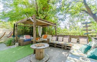 Gorgeous Home In Dego With Wifi - 9