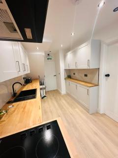 R2 - Elegant Private Room with Kitchenette near QE Hospital Harborne - 9