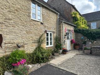 Newmans Cottage - 1