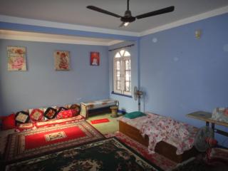 One room with two single beds with natural views - - 1
