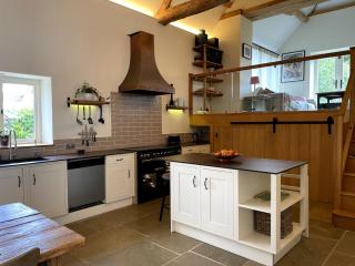 Private & Spacious Cotswold Barn - 1