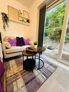 Room 3 - Luxurious Private Room with Kitchenette near QE Hospital Harborne - 9
