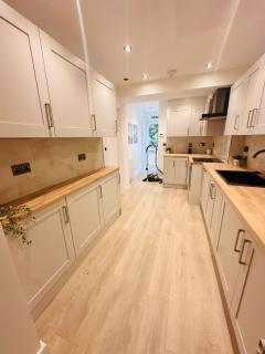 Room 3 - Luxurious Private Room with Kitchenette near QE Hospital Harborne - 1