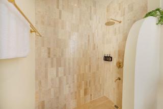 Sira Rosa Villa 2BR with Rooftop Oasis - 1