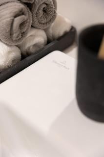 Designer 3BR Lagoon Views Gym District One - 4