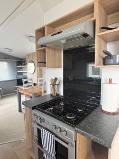 Padstow Holiday Base Bright Two Bedroom Lodge at Seven Bays - 4