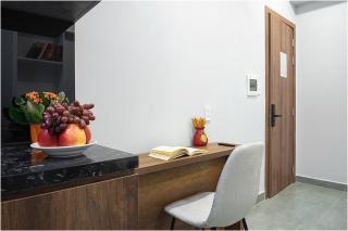 M02 Cozy Room with it own wifi and Netflix projector - 8