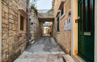 Three-Bedroom Apartment In Povlja - 3