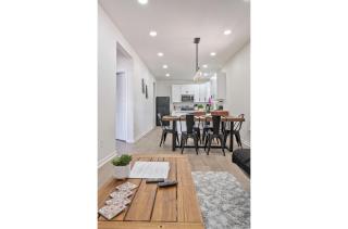 Glorius Amazing 2BR1BA Stay Near Lively Downtown - 7