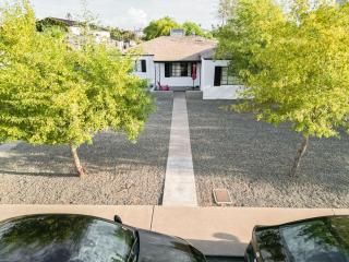 Family Friendly Home by Downtown with 3 Beds - 8