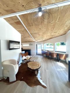 C'est une maison bleue adossée à la forêt - Mées - 8
