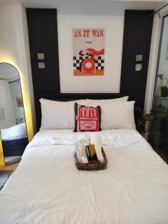 Azure Staycation with Pool View, Wifi and Netflix - 4