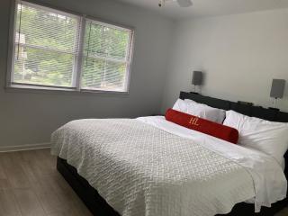 quiet 2 bedroom with fence and fire pit - 9