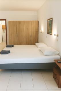 Merryland Studios & Apartments - 8