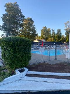 Barberry Court Motel &Cabins - 2