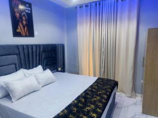 Glossy Luxury Hotel - 7