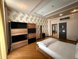 Elegant Cental Baku Home near the Sea - 2