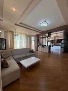 Elegant Cental Baku Home near the Sea - 1
