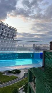 Embassy Gardens 2 Bed Apartment - London SkyPool - 3