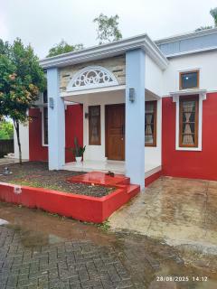 Favian Homestay - Kedungbanteng - 0