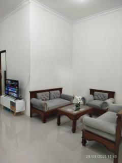 Favian Homestay - Kedungbanteng - 1