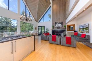 Pinnacle Ridge 05 - Ski In Ski Out, Private Hot Tub, Gas Fireplace - Whistler - 4