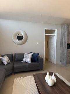 PEREZ Apartments - ELEGANT LIVING IN THE LUSH GREENDALE SURBUB - 7