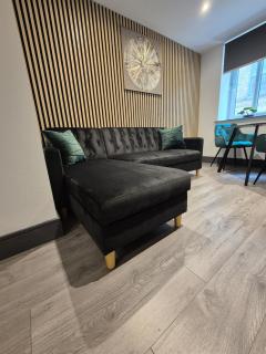 Cotswold Escape - City Centre - Bradford - 7