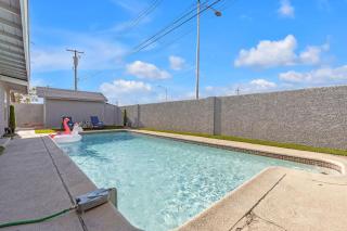 Vegas Hillcrest Oasis, Private Pool and 5BR - 2