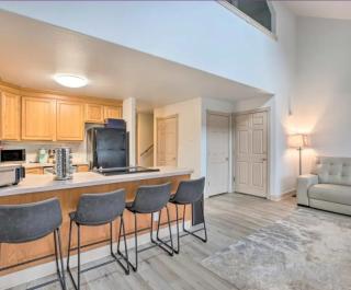 Lakeside Coastal Retreat 3BR Fully Furnished Home with Private Deck - 1