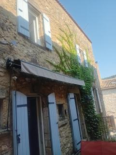 Grande maison en pierre au coeur du village provençal du XIe siecle 10 personnes - 6