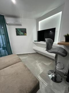 Gounari White Tower Apt - 6