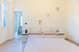 Zen Jacuzzi Retreat mit Terrasse Garage und 24 7 Check in Netflix und Disney Plus - 5