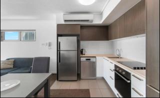 City Convenience, Comfort & Style - - 6