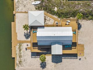 Point Breeze Waterfront Beach Cottage - 8