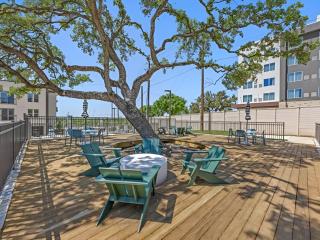 Lux King Suite-Patio & Pool-Gym-By Domain Mall - 8