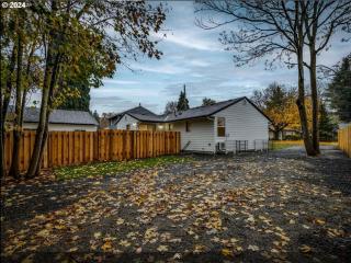 Vancouver House - sleeps 6 - 7