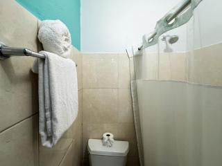 Prime Location at Condado Beach Queen Studio - Apt 10 - 4