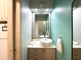 Prime Location at Condado Beach Queen Studio - Apt 10 - 3