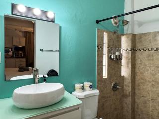 Prime Location at Condado Beach King Studio - Apt 4 - 7